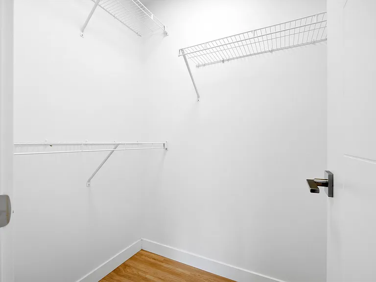2 Villeneuve Blvd — Photo 7