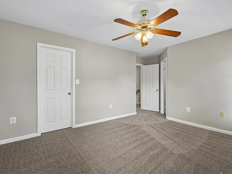 532 Kalmia Sq NE — Photo 15