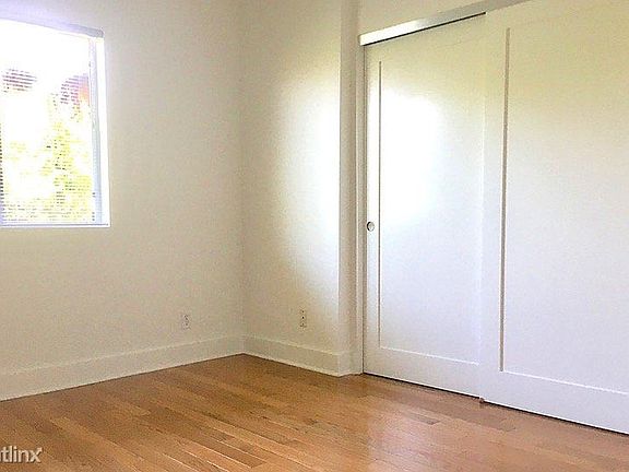 5th image of 618 Westminster Ave APT 4