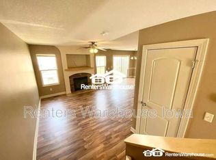 2004 63rd St UNIT 3, Windsor Heights, IA 50324