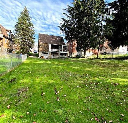 5th image of 105 Linshaw Ave