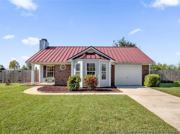355 Northwoods Dr, Raeford, NC 28376