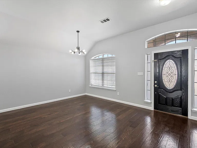 2204 Windcastle Dr — Photo 5