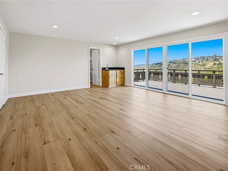 1840 Temple Hills Dr — Photo 42