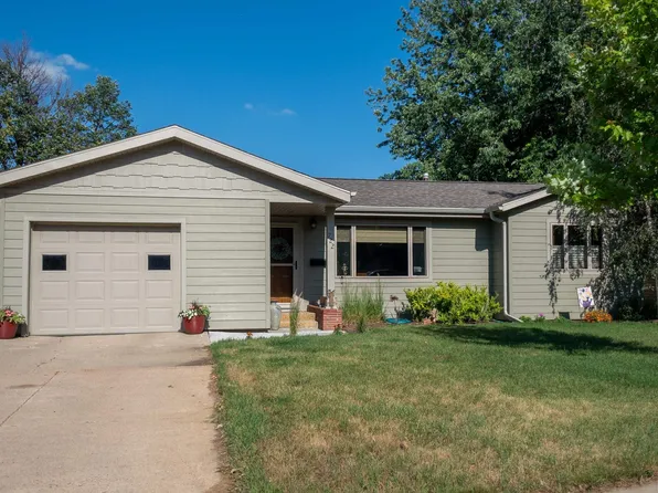 722 N Catherine Ave, Madison, SD 57042