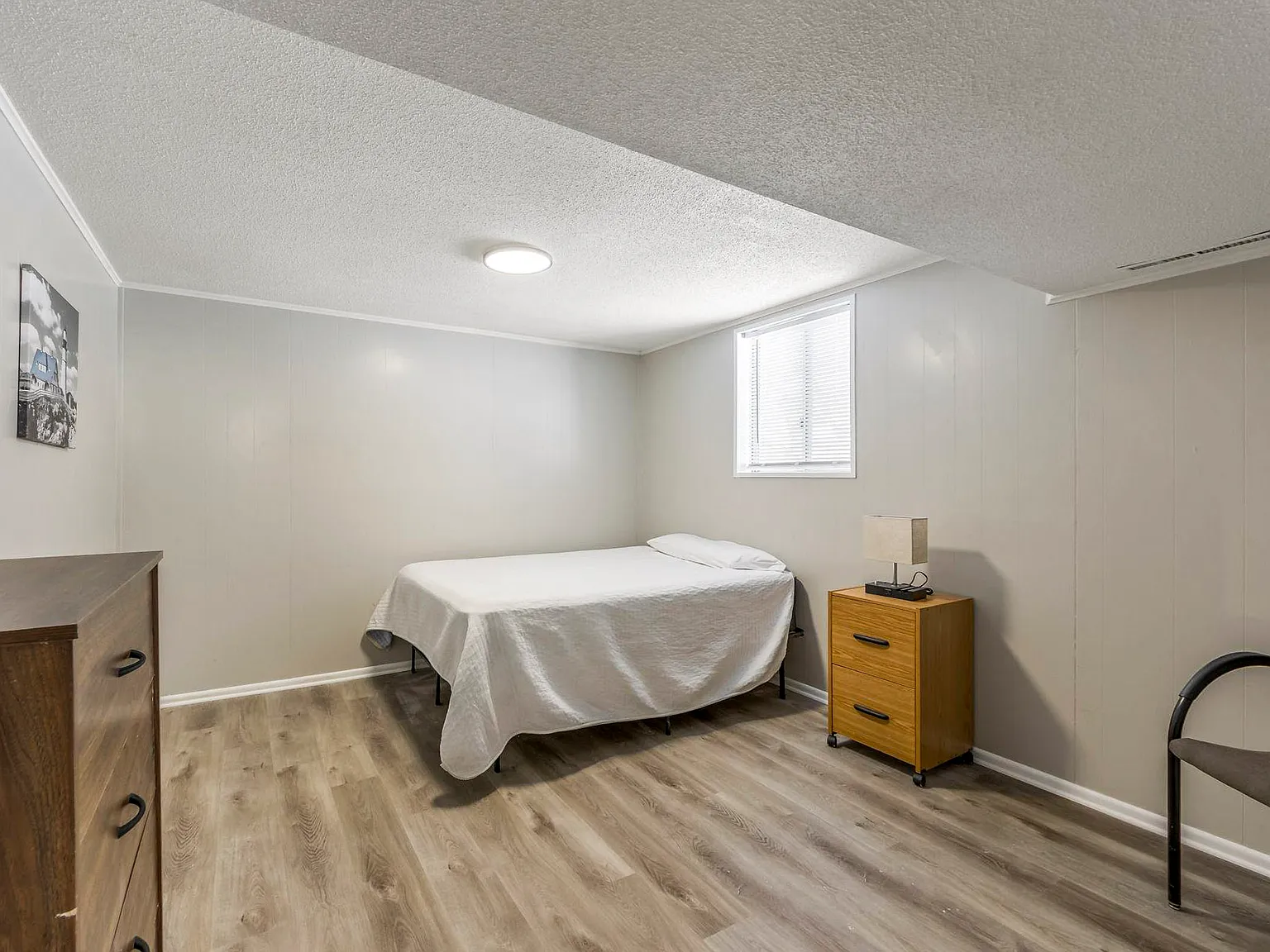 4 bed, 2.0 bath, 1896 sqft, $724 — Photo 1