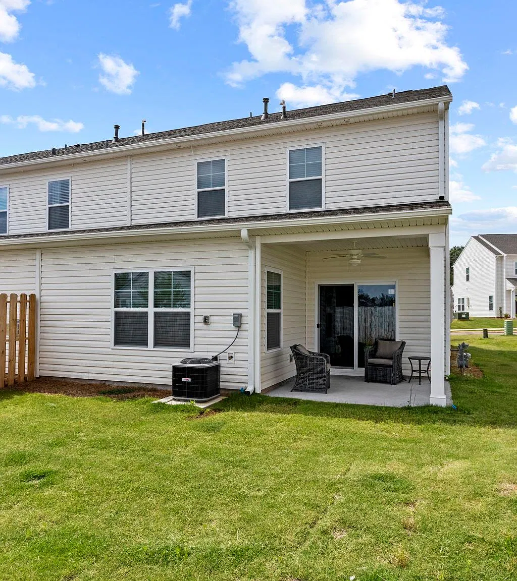 3 bed, 2.5 bath, 1590 sqft, $2,900 — Photo 3