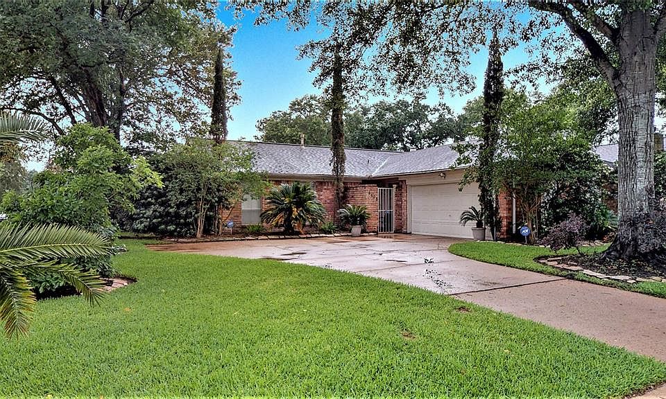 1st image of 16403 Royal Mile Ln