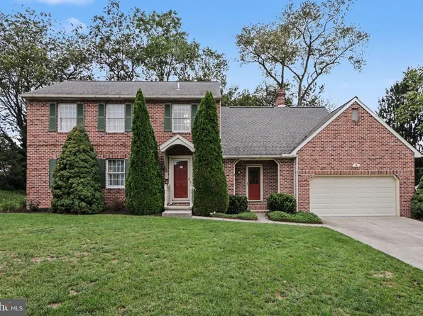 28 Paddock Ln, Camp Hill, PA 17011
