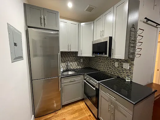 Rented by Compass | media 13