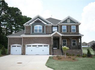 7720 Maple Pond Dr, Oak Ridge, NC 27310