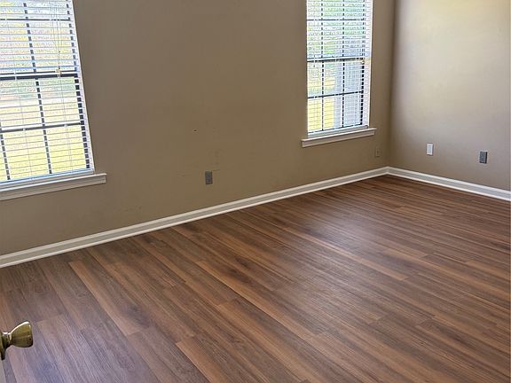 4th image of 215 Gardner Rd