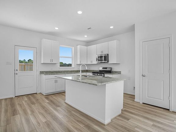 4th image of 18106 Lone Hill Dr