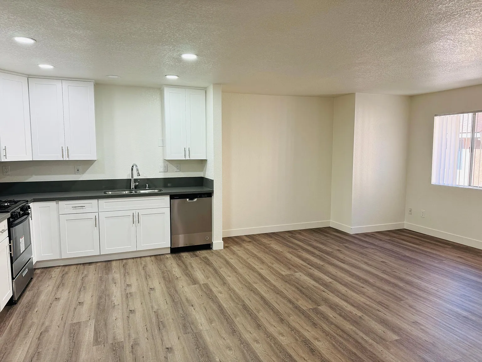 1 bed, 700 sqft, $2,095 — Photo 2