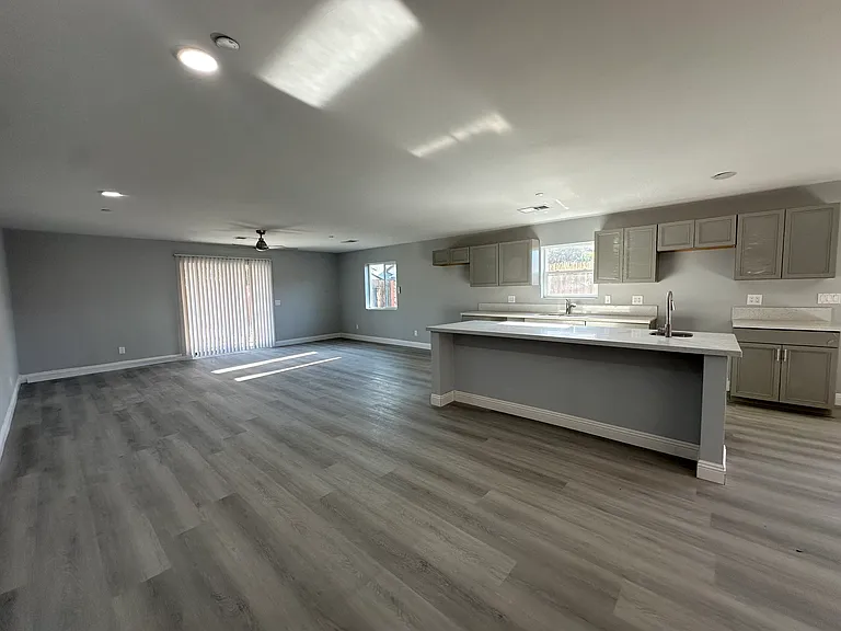 4825 Lincoln Ave — Photo 6
