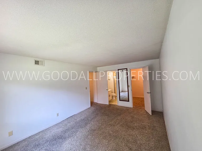 9523 University Ave #6 — Photo 10