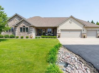 N3264 Feather Ridge Dr, Appleton, WI 54913