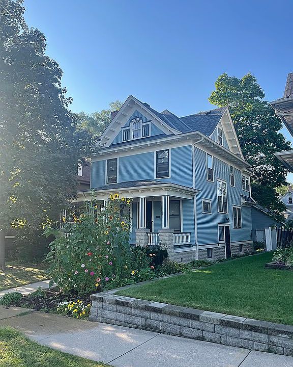 1st image of 1076 Marshall Ave