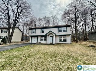9519 Jasmine Dr, Tobyhanna, PA 18466
