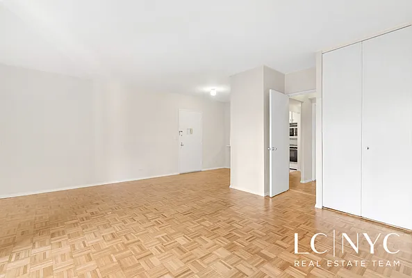 Rented by Keller Williams NYC | media 23