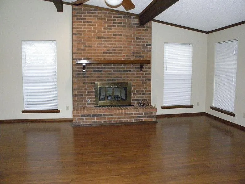 3 bed, 1760 sqft, $1,800 — Photo 2