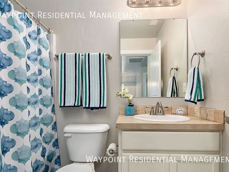 1142 W Parkstone St — Photo 30