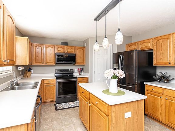 5th image of 10901 Alamosa Dr