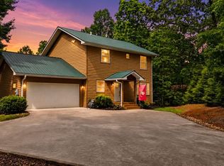 335 Underburg Ln, Franklin, NC 28734