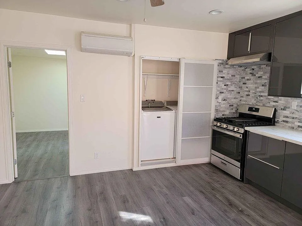 1 bed, 575 sqft, $2,100 — Photo 3