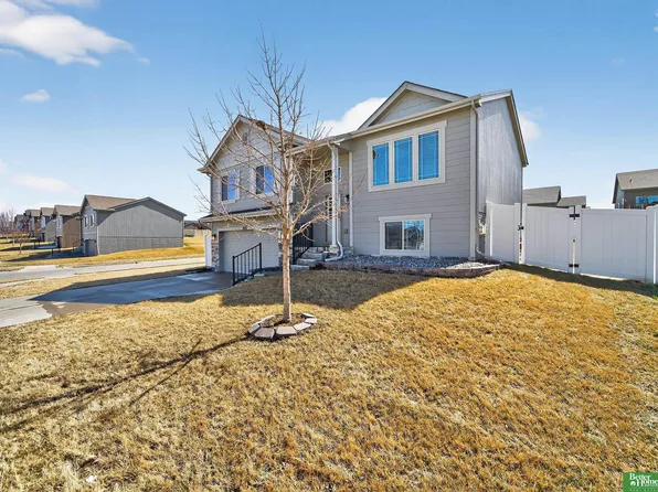 16601 Hanover St, Bennington, NE 68007