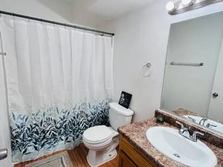 Kelso Vista Apartments — Photo 10