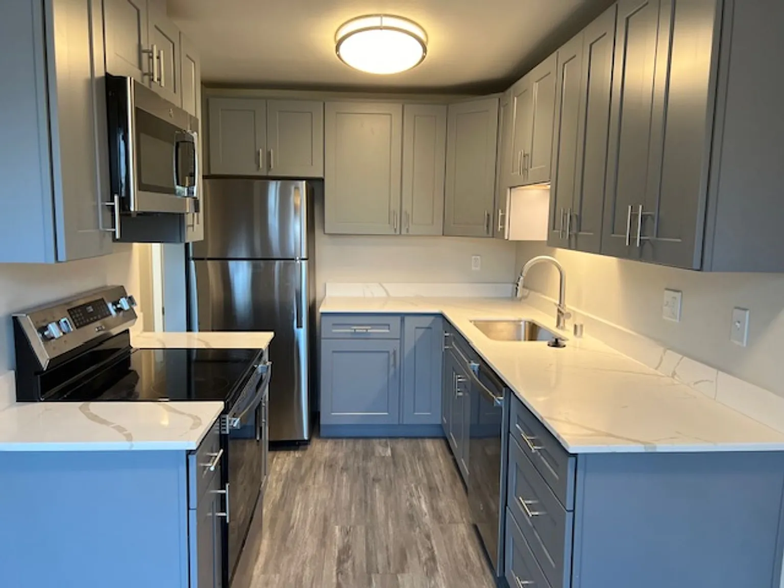 Ekilai Apartments - Spacious 1 Bed, 2 Bed Units & 3 Bed Units, w/ Private Balcony ~ Designer fini... — Photo 2