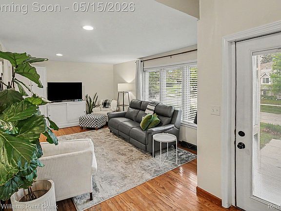 2nd image of 425 Cabinet St