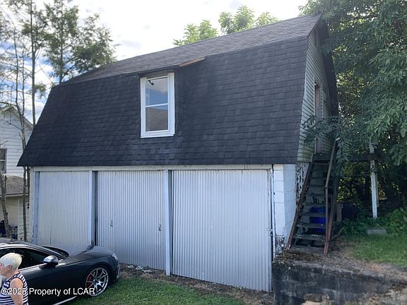 2nd image of 203-201 Laurel St