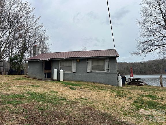 3rd image of 4237 Laurel Hill Rd