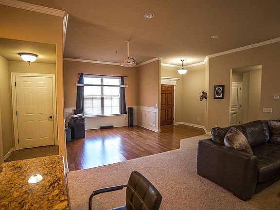 4th image of 202 Camden Dr