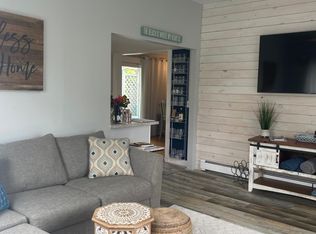 57 Renfrew Ave, Middletown, RI 02842