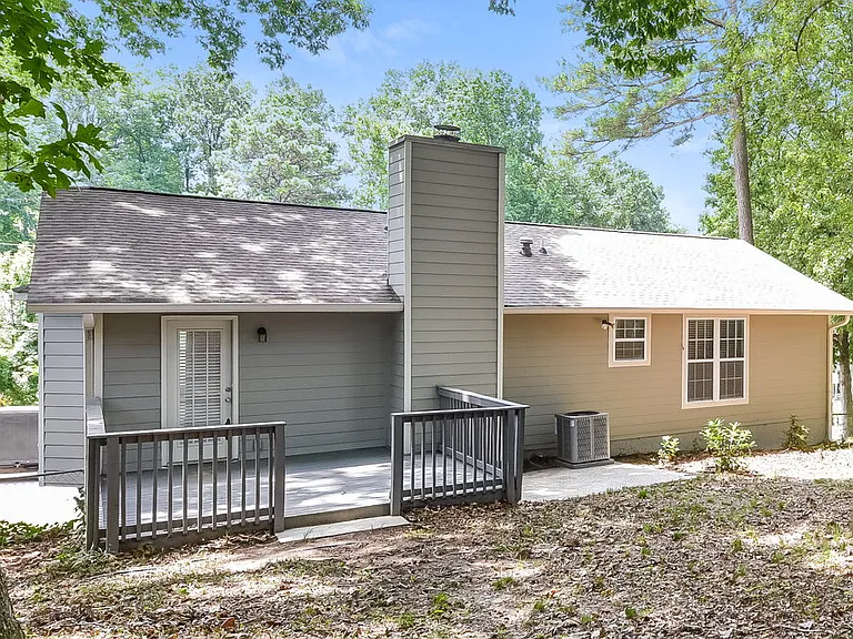2145 Atkinson Ln — Photo 17