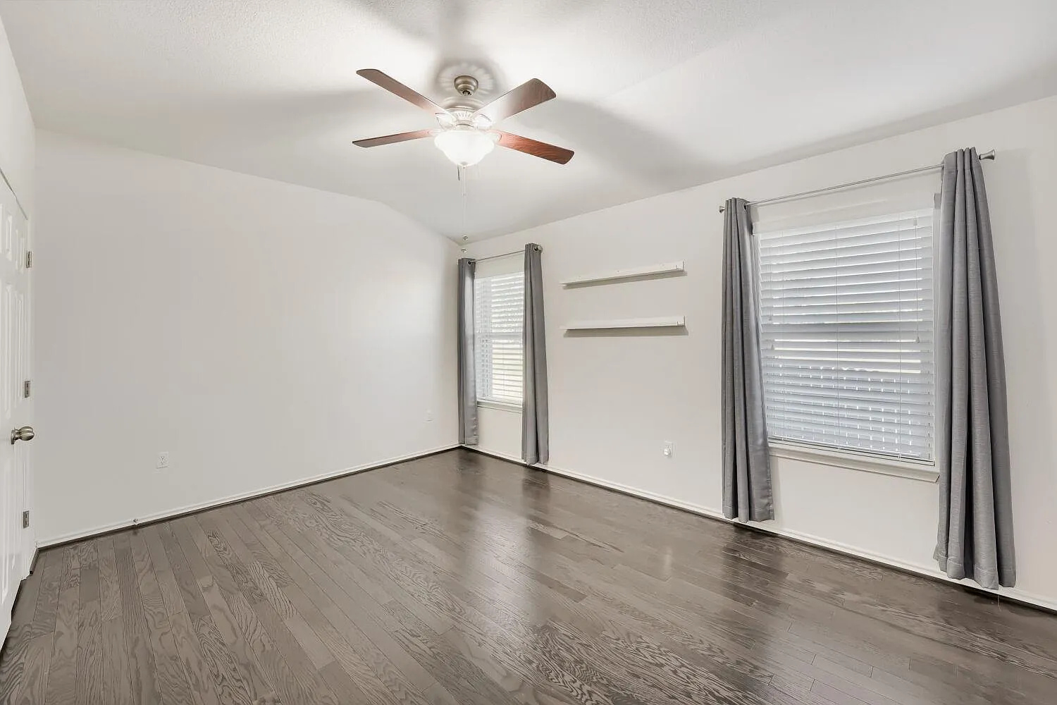 3 bed, 2.0 bath, 2190 sqft, $2,400 — Photo 4