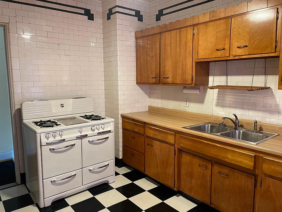 1st image of 496 Richmond Ave