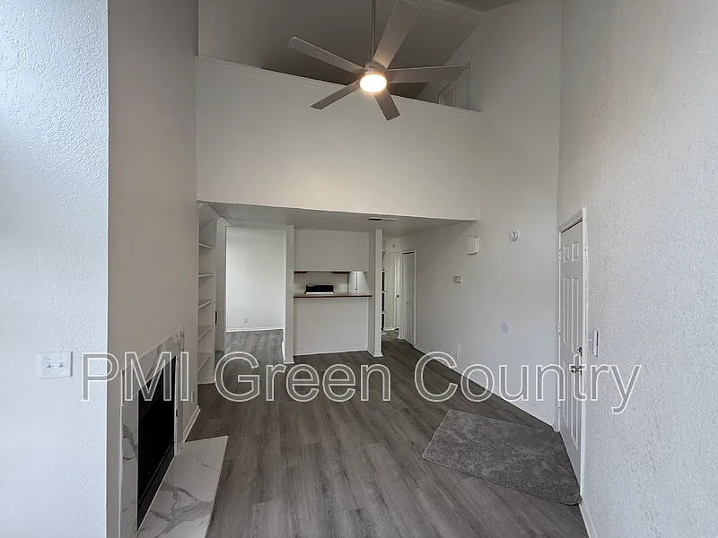 Building Photo - 6639 S Victor Ave #G214