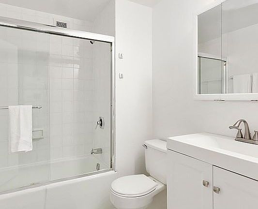 5th image of 150 W 51st St #1030