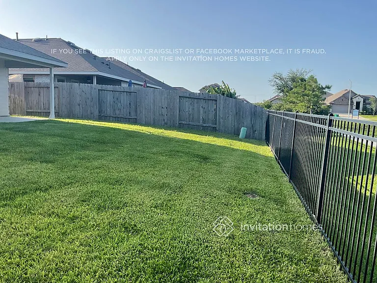 445 Pecan Landing Ln — Photo 13
