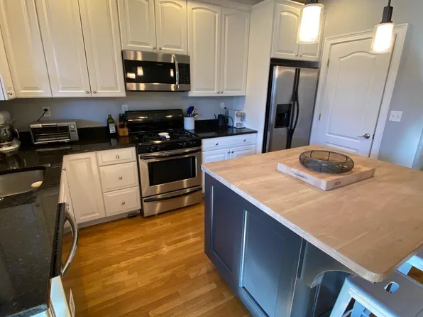 515 E 8th St APT 1, South Boston, MA 02127