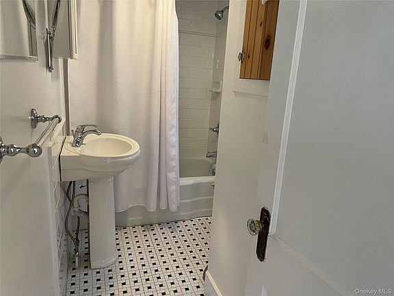 5th image of 40 W Garden St