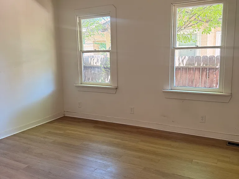 1576 N Poplar Ave — Photo 13