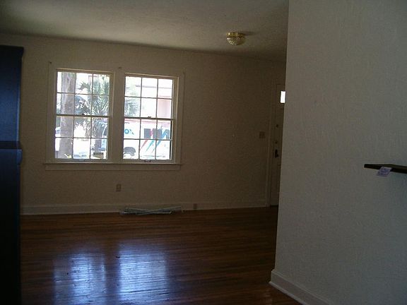 2nd image of 716 NW 8th Pl