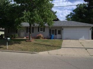 3043 27th St SW, Grandville, MI 49418