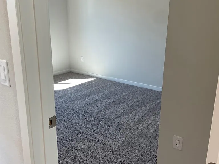 145 Medianoche St — Photo 18