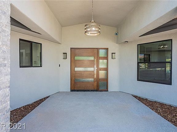 5th image of 3202 Montecito Dr
